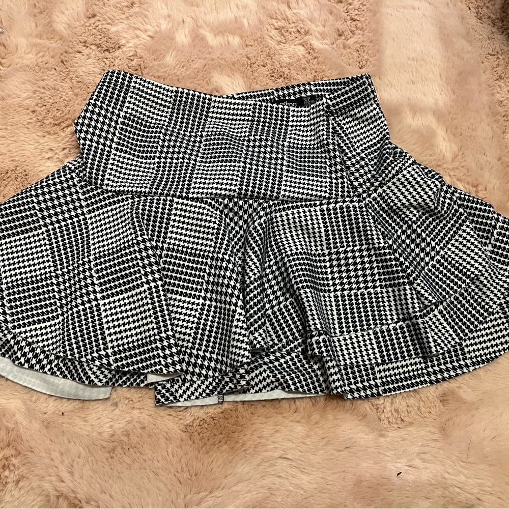 Boohoo Houndstooth Flared Skort